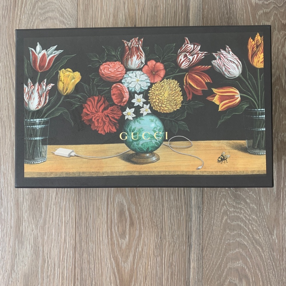 Gucci Decorative shoe box with matching dust bags